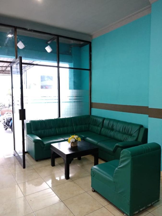 Reddoorz Near Yuki Simpang Raya Mall Medan 2 Экстерьер фото
