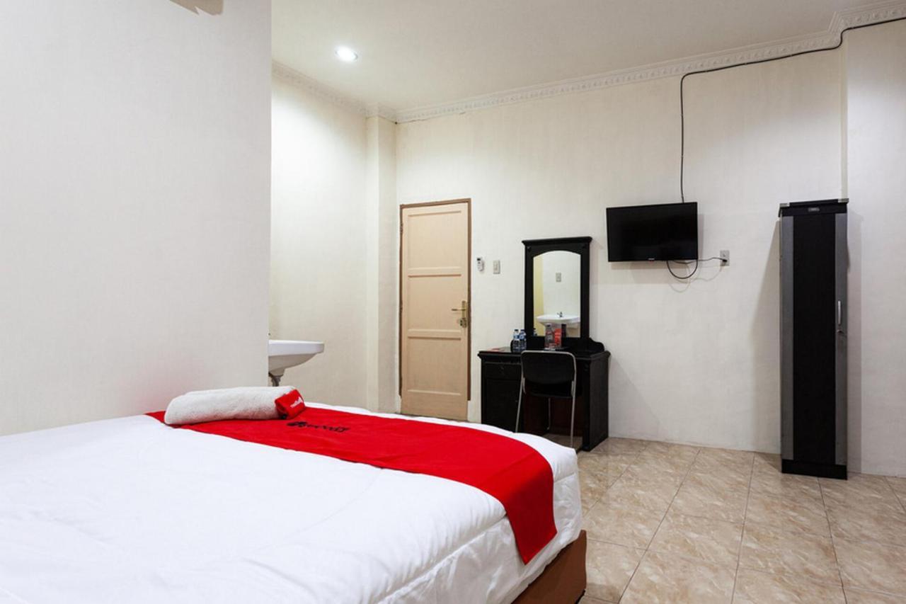 Отель Reddoorz Near Yuki Simpang Raya Mall Medan 2 Экстерьер фото