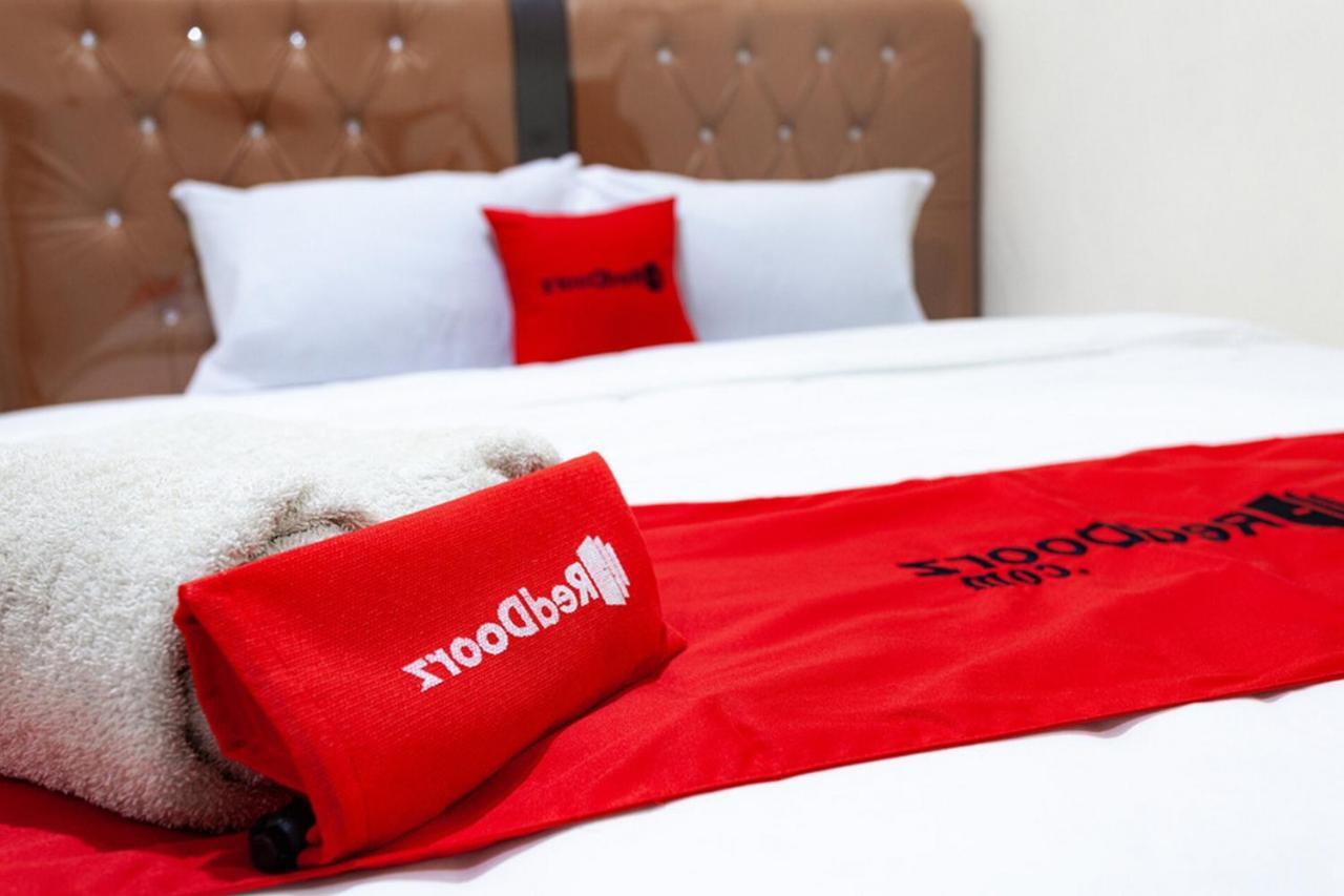 Reddoorz Near Yuki Simpang Raya Mall Medan 2 Экстерьер фото